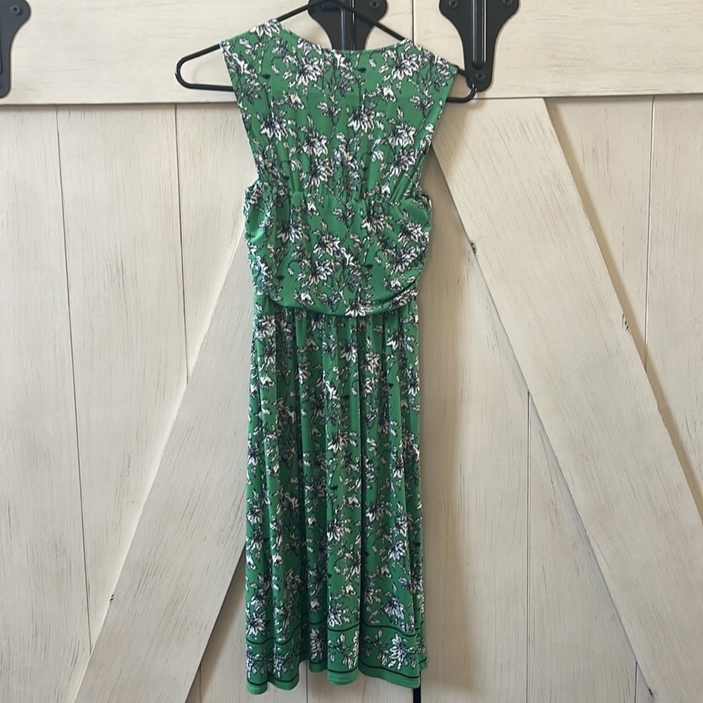 #106 Max Studio Green Floral Dress - Picture 2 of 4